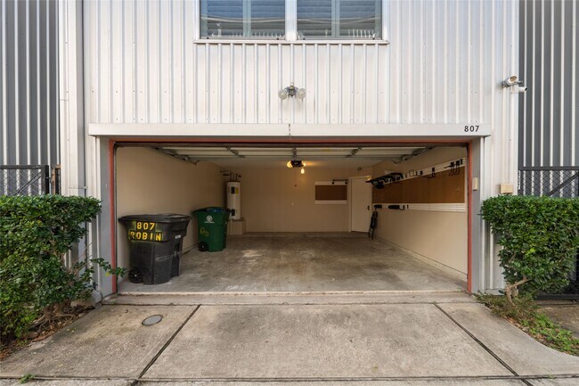 Building Photo - 807 Robin St