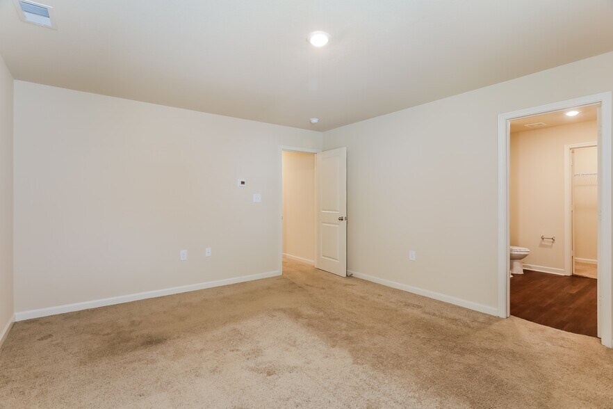 Building Photo - 275 Smith Glen Dr