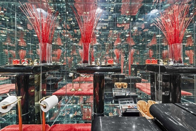 Building Photo - 540 N W Knoll Dr