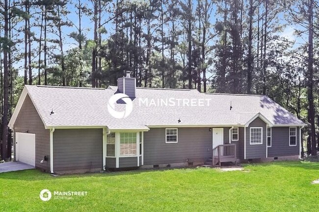 Building Photo - 3 Bedroom Pet-Friendly Home in Locust Grove, GA with Main Street Renewal