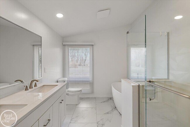 Building Photo - 1765 E Predmore Rd