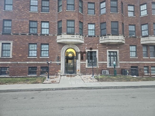 Building Photo - 1 W 28th St