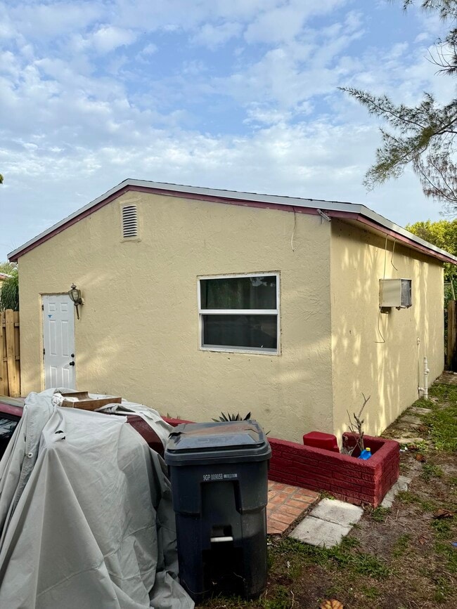 Primary Photo - 3548 Melaleuca Ln