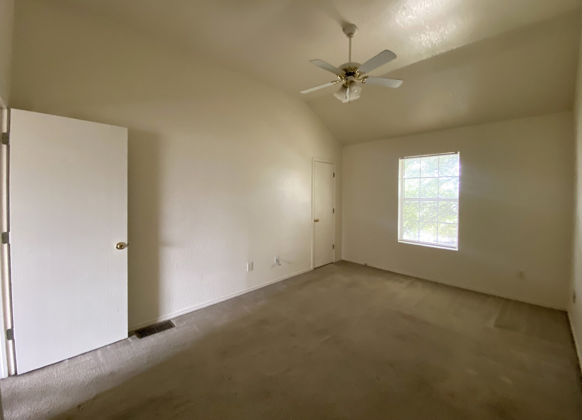 Building Photo - 4200 Deek Dr