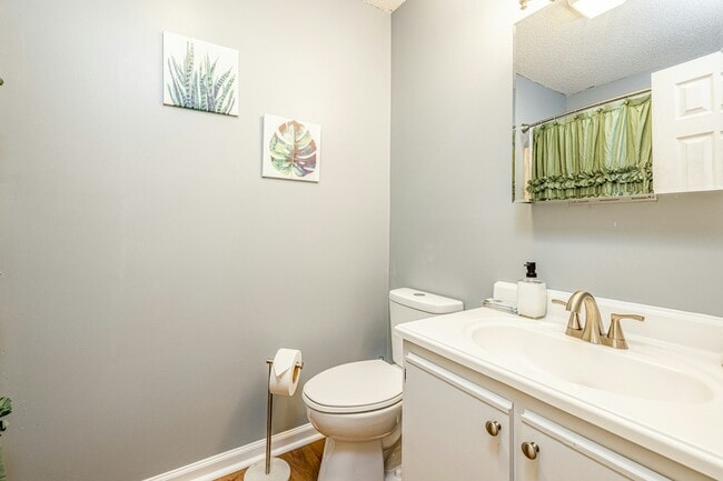 Building Photo - 1526 Fort Bragg Rd