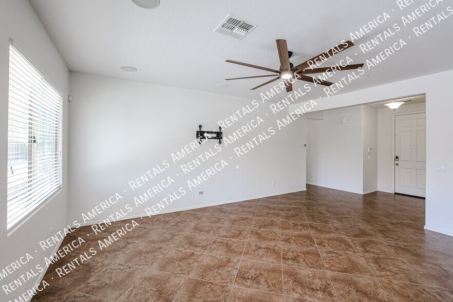 Building Photo - 5907 S 56th Dr