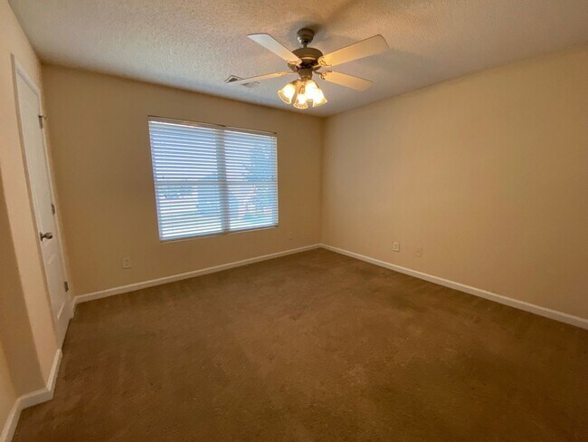 Building Photo - PRE-LEASING FOR MAY 2026 ! 1/2 DEPOSIT SPECIAL