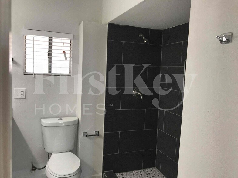 Building Photo - 9808 N 47th Ave