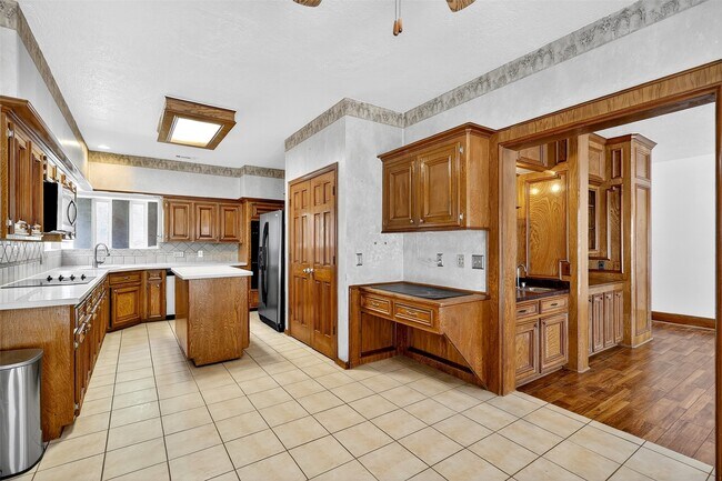 Building Photo - 18307 Forest Elms Dr