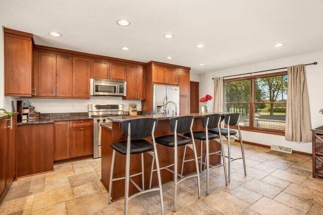 Building Photo - 12650 N Lake Shore Dr