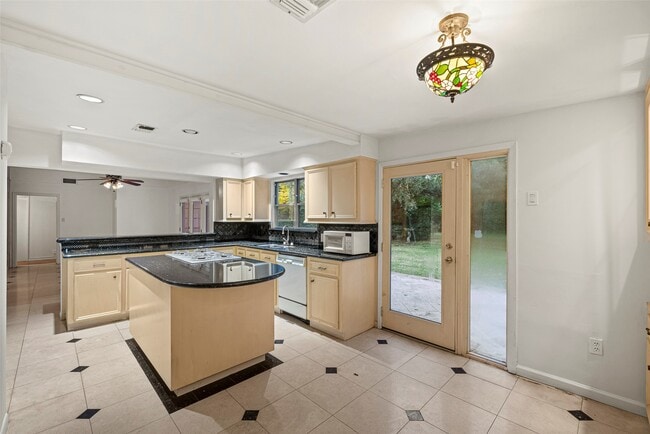 Building Photo - 2927 Rockyridge Dr