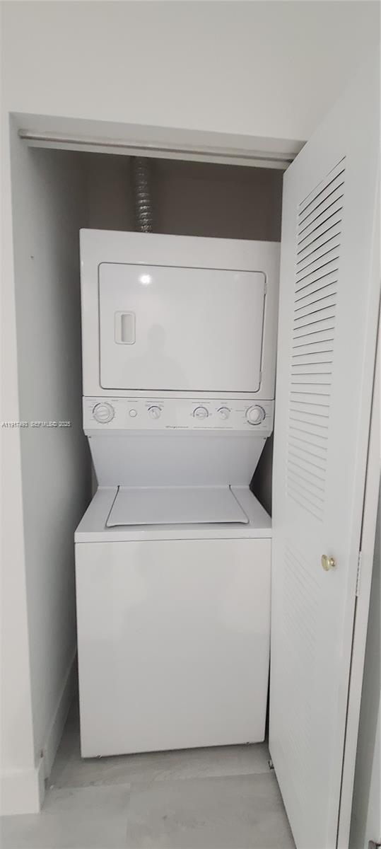 Building Photo - 111 E Flagler St