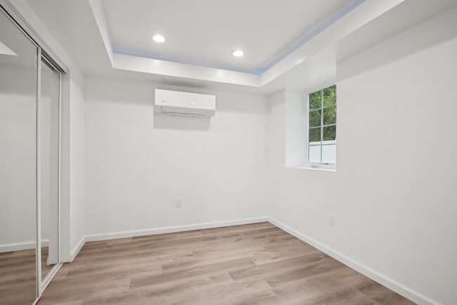 Building Photo - 158 Walnut St