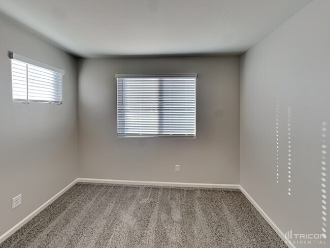 Building Photo - 8633 E Posada Ave