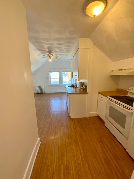 Building Photo - 1032 Hope St