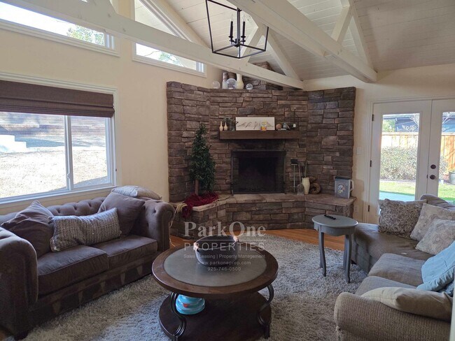 Building Photo - Charming Home with Detached Office in Lafayette Saranap