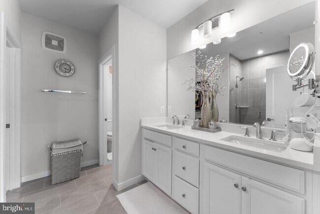 Building Photo - 43785 Transit Sq