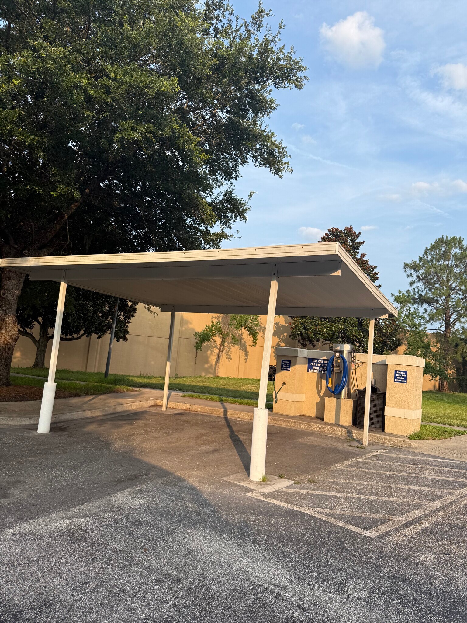 Building Photo - 7801 Point Meadows Dr