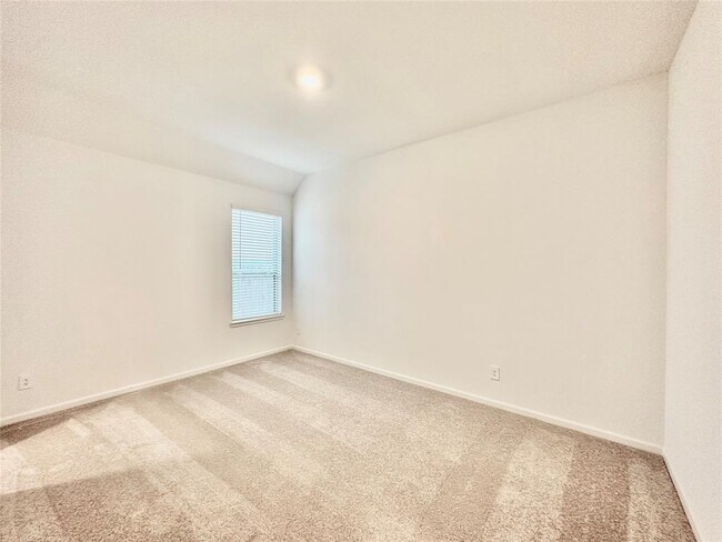 Building Photo - 18330 Tiger Flowers Dr