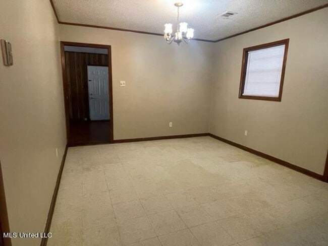 Building Photo - 3 Bed 1.5 Bath in Gulfport