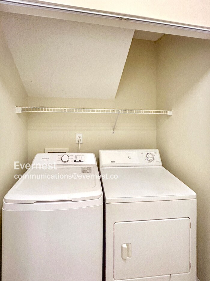 Building Photo - 416 Commons Dr