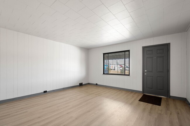 Building Photo - 1ST MONTH FREE! 2 Bedroom home in McKees R...
