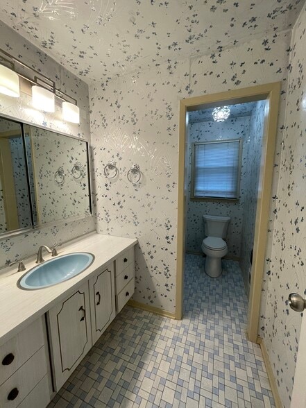 Building Photo - 8 Deborah Dr