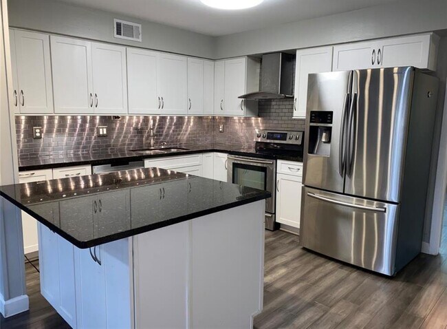 Primary Photo - 10301 Briar Forest Dr