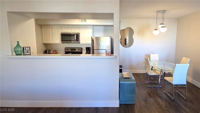 Building Photo - 7255 W Sunset Rd