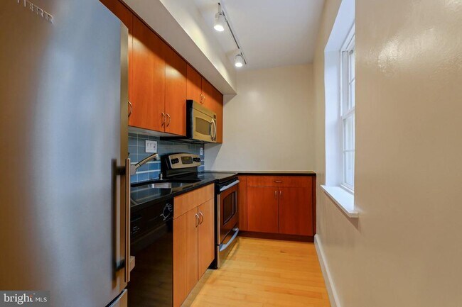 Building Photo - 1301 N Ode St