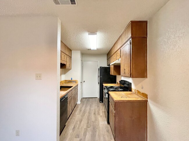 Building Photo - 3004 Chaucer Dr