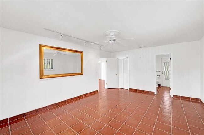 Building Photo - 4020 NE 24th Ave