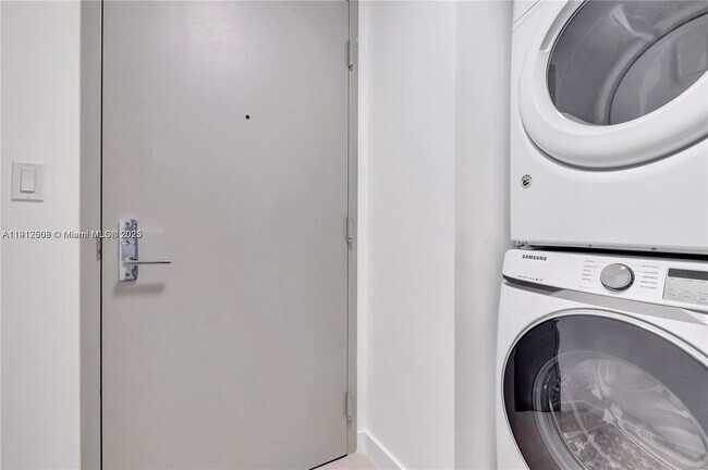 Building Photo - 488 NE 18th St