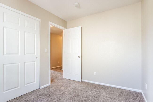 Building Photo - 2 WEEKS FREE RENT PLUS  FREE iPad or 55” TV IF MOVED IN BY 5/31 OR DOGGIE DOOR INSTALLED IN THE H...