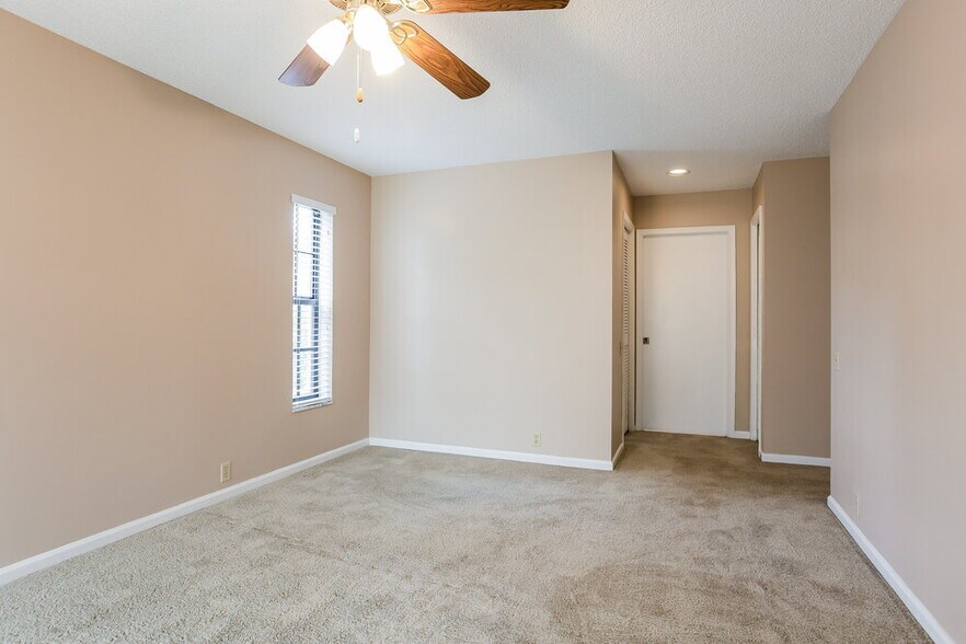 Building Photo - 14096 Greentree Dr