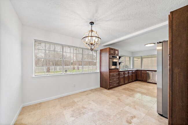 Building Photo - 7810 Antoine Dr