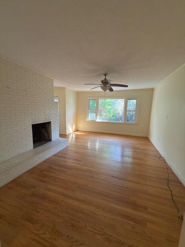 Building Photo - 109 Circle Dr