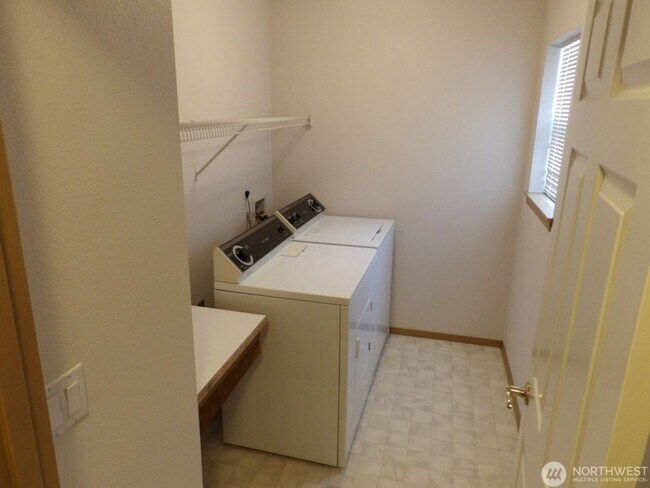 Building Photo - 3Bd/2.5Ba Bothell Townhouse