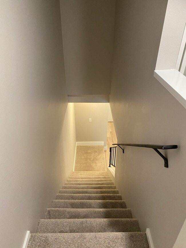 Building Photo - Fully renovated 2 bedroom, 1.5 bath apartment available with Separate Garage! Fully remodeled Kit...