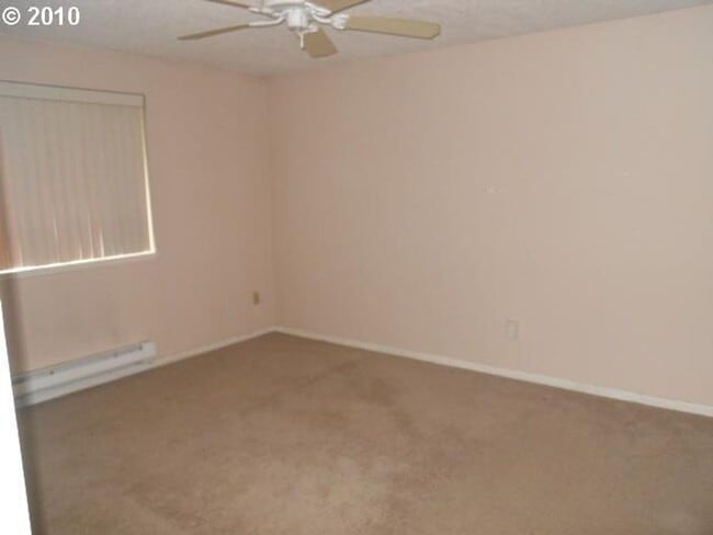Building Photo - 44 Crestfield Ct
