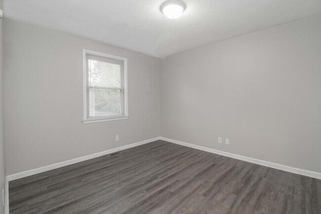 Building Photo - 805 Golf View Pl