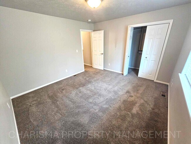 Building Photo - 314 Macey Ave