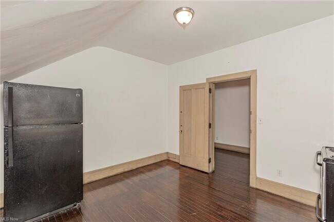 Building Photo - 283 Corning Dr