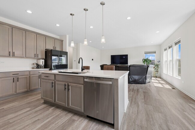 Building Photo - 25451 Medinah Ln