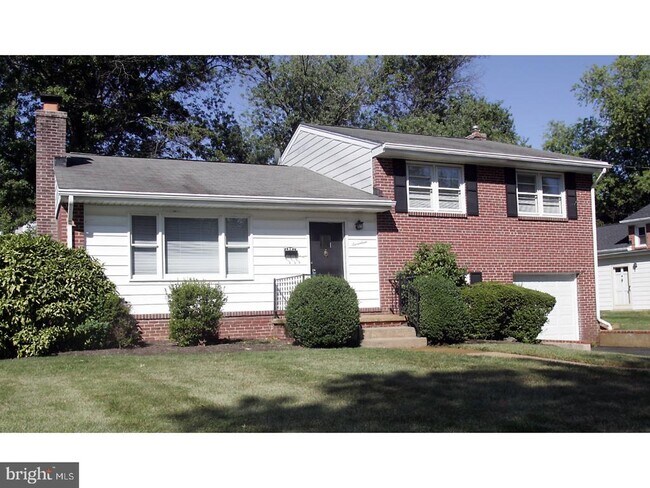 Building Photo - 17 Wayne Dr