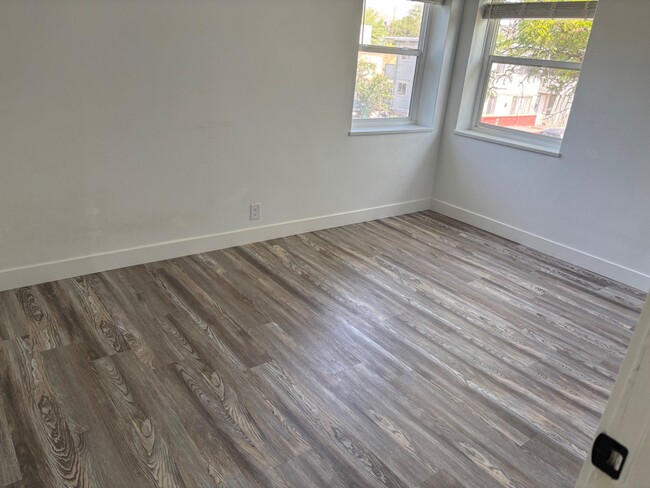 Building Photo - 590 Denslowe Dr