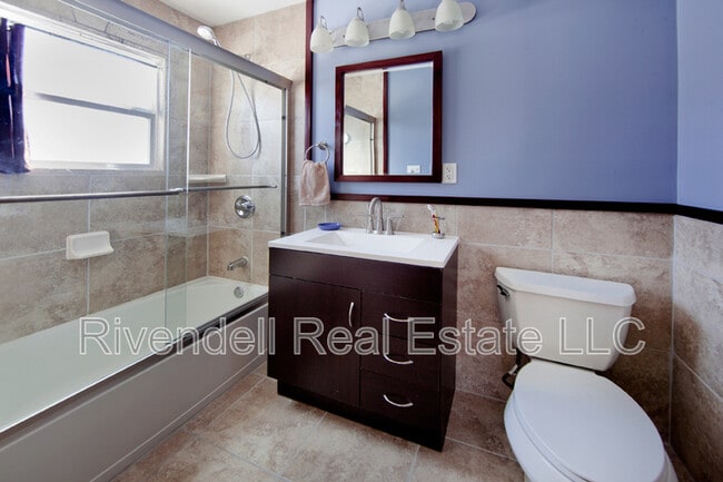 Building Photo - 1230 Havana St