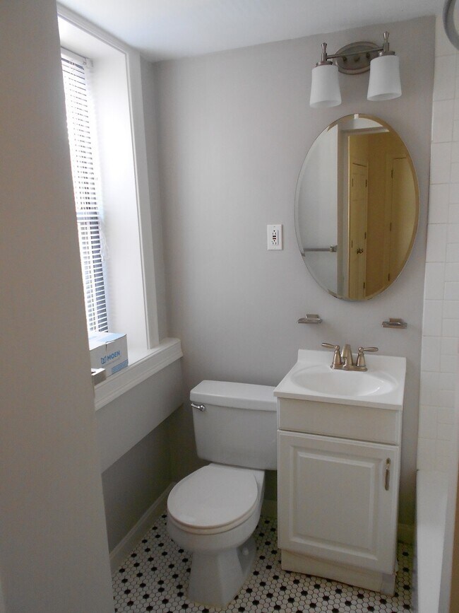 Building Photo - 28 Edgerly Rd