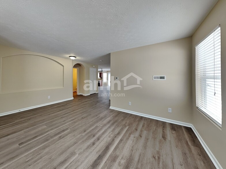 Building Photo - 8067 Lawrence Woods Pl