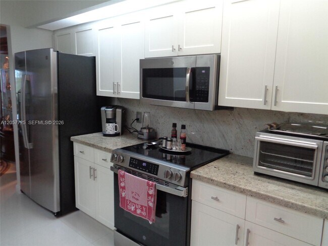 Building Photo - 701 SW 141st Ave